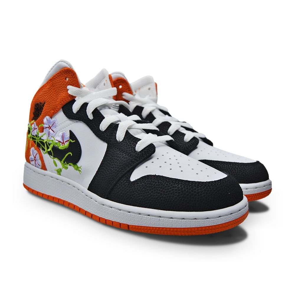 Juniors Nike Air Jordan 1 Mid SE - DQ8390 100 - White Black Starfish-Juniors-Nike-Air Jordan 1 Mid-sneakers Foot World