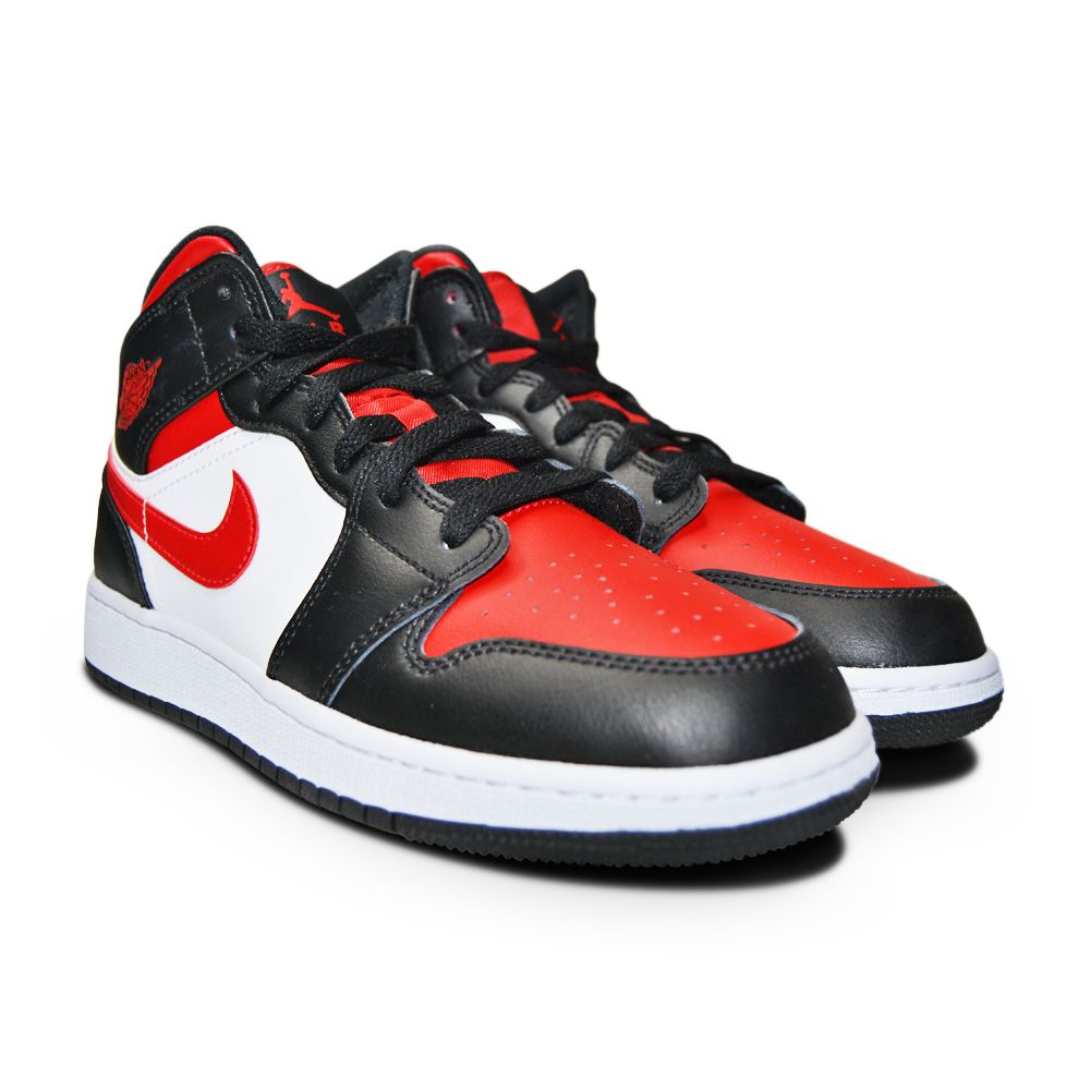 Juniors Nike Air Jordan 1 Mid - 554725 079 - Black Fire Red White-Juniors-Nike-Nike Air Jordan 1 Mid-sneakers Foot World